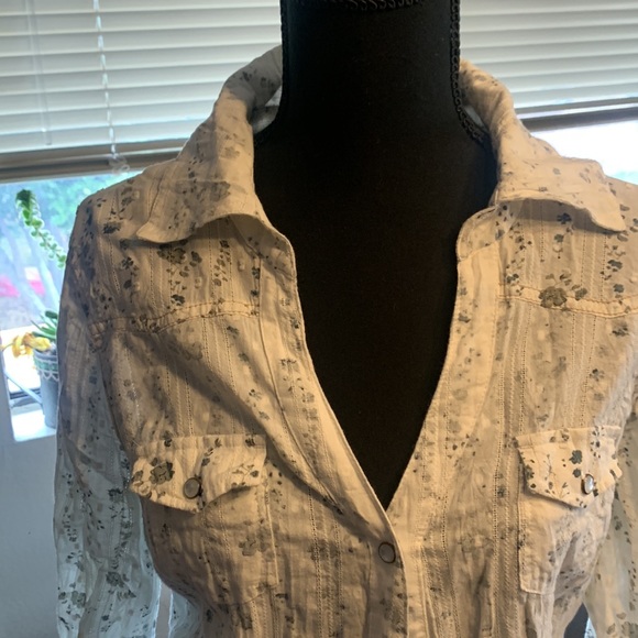 GUESS Top - Picture 2 of 3